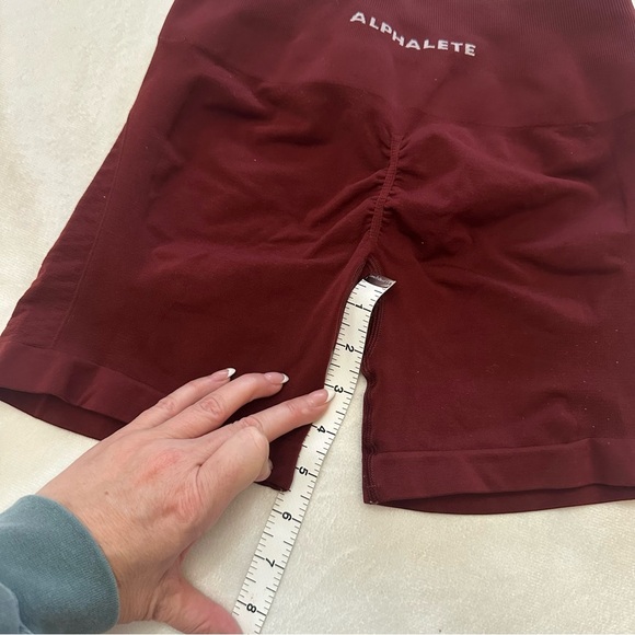 Alphalete amplify burgundy Deep Red booty scrunch Athletic Shorts 51918 - Picture 5 of 7